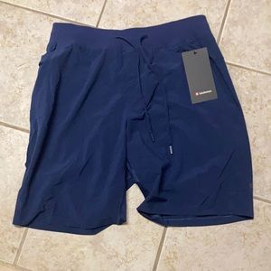 NWT Lululemon THE short 9” Linerless L